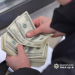 У Луцьку оштрафували офіцера запасу, який за 1600 доларів обіцяв зняти чоловіка з розшуку ТЦК
