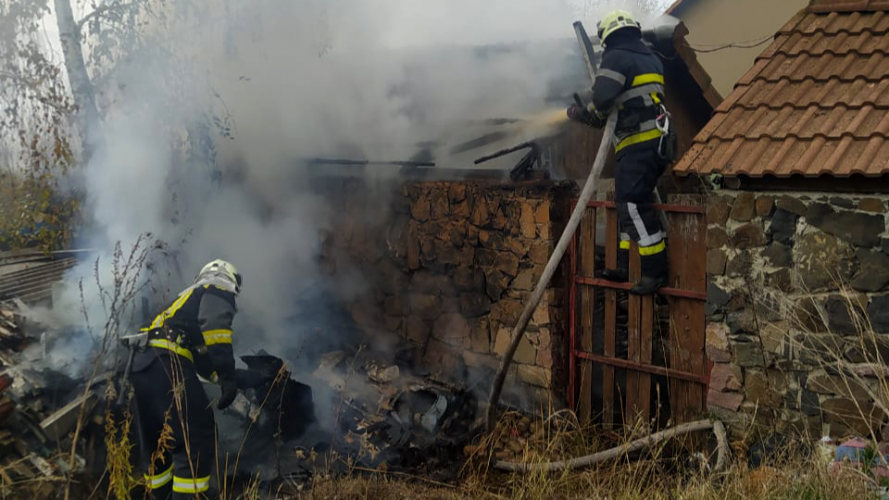 На Волині підпал сміття призвів до загоряння альтанки біля будинку