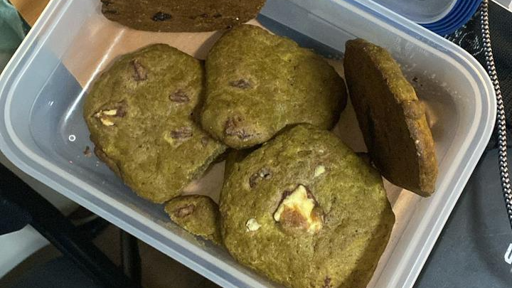 На Волині в «Устилузі» службовий собака винюхав в іноземця печиво з марихуаною