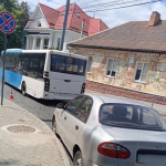 ДТП у Луцьку: легковик в'їхав у автобус