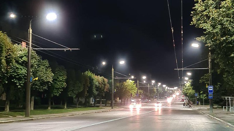 Чому у Луцьку не вимикають вуличне освітлення вночі: пояснення «Луцьксвітла»