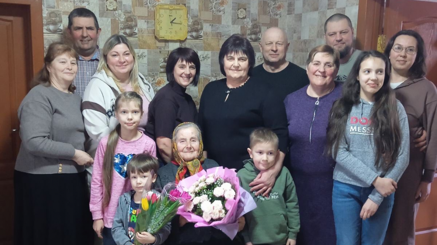 Має четверо дітей, девʼятьох онуків, а також 20 правнуків та навіть праправнук: довгожительці з Волині виповнилося 90 років