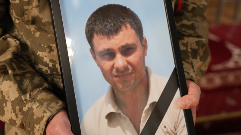 У Луцьку попрощалися з Героєм Андрієм Ющиком, який загинув понад рік тому