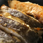 Як позбутися запаху смаженої риби на кухні: прості лайфхаки, які справді працюють