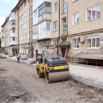 У Луцьку ремонтують двори й тротуари: де роботи вже на фініші