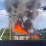 У селі на Волині вогонь із однієї хати перекинувся на сусідню: пожежу гасили понад дві години