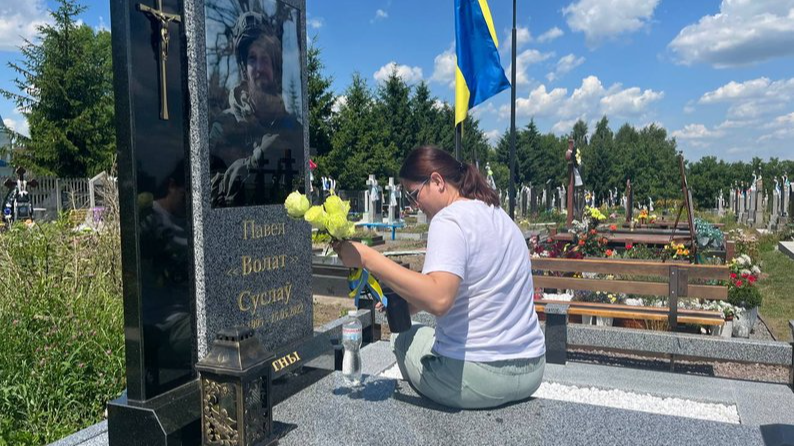 Планує йти на фронт, щоб помститися за смерть коханого: волинянка розповіла про чоловіка-добровольця з Білорусі