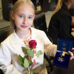 10-річна волонтерка з Волині отримала нагороду від воїнів 65-ї бригади