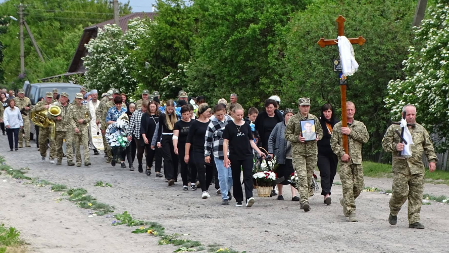 Серце зупинилося у лікарні: на Волині поховали захисника Андрія Свігуна