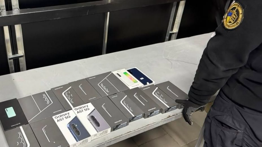 На «Устилузі» вилучили партію смартфонів Samsung на понад 420 тисяч гривень