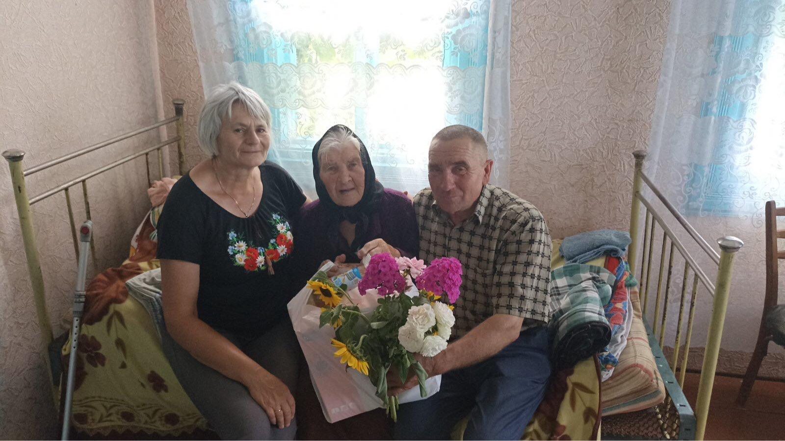 92 роки життя, сповненого випробувань і любові: на Волині привітали довгожительку
