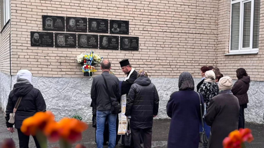 Ліцеїсти-Герої: у Нововолинську увіковічнили полеглих випускників