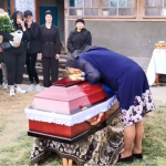 «Мамо, мамо, я захищав свою країну...»: на Волині попрощалися з 31-річним Героєм Вадимом Бортніком