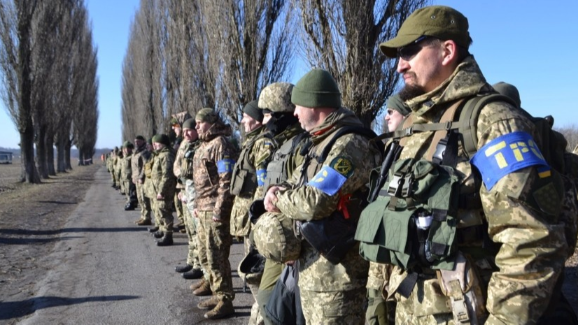 Президент підписав закон, що дозволяє скеровувати тероборону на фронт