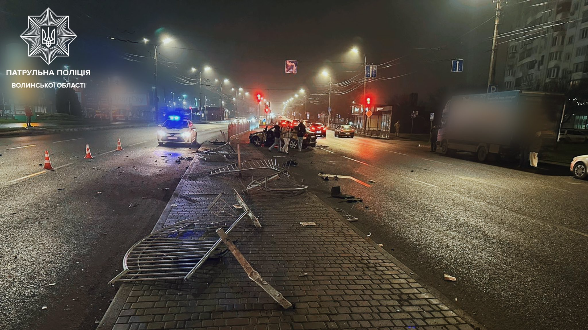 У Луцьку п’яний водій на Lexus протаранив паркан і втік з місця ДТП