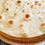 Хліб закінчився? Ось як за 10 хвилин приготувати домашній лаваш на сковороді