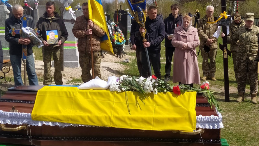 Понад півтора року вважався зниклим безвісти: у громаді на Волині попрощалися із воїном Юрієм Мухіним