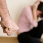 На Волині чоловік систематично бив колишню дружину: його звільнили від серйозного покарання за донат на ЗСУ