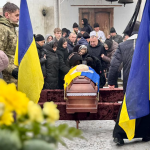 У Нововолинську віддали шану Герою Юрію Деносу, який поліг у бою на Харківщині