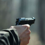 У центрі Луцька чоловік влаштував тир, стріляючи по мішках: як його покарали