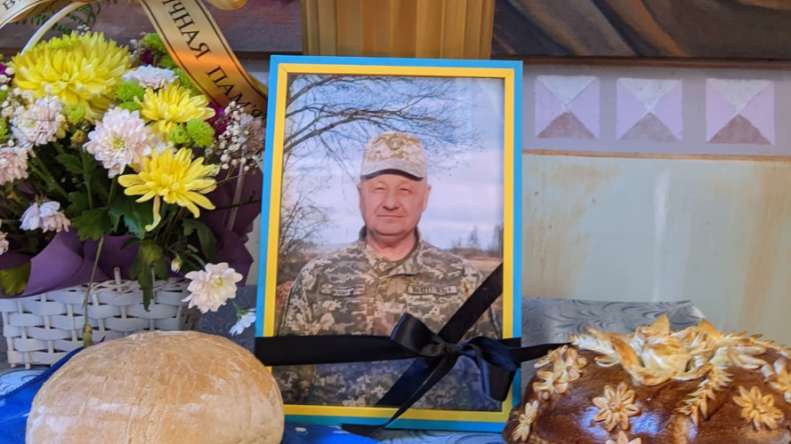 Серце зупинилося внаслідок поранення: волиняни попрощалися з полеглим Героєм Віктором Шинкаруком
