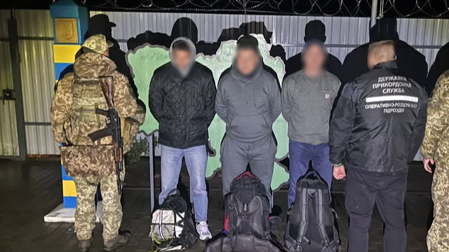 На Волині зловили трьох чоловіків, які хотіли втекти за кордон