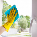 До чи після Великодня: коли насправді потрібно мити вікна