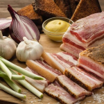 Чи можна їсти шкірку від сала: користь і приховані ризики