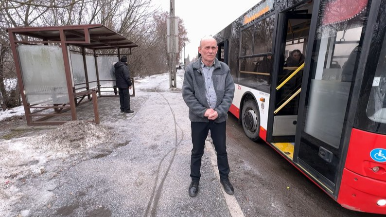 Водій із Луцька щодня зупиняє тролейбус на хвилину мовчання, щоб вшанувати загиблих