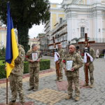 Біль і смуток: у Луцьку провели в останню дорогу двох Героїв – Максима Жидкова та Олександра Крижана