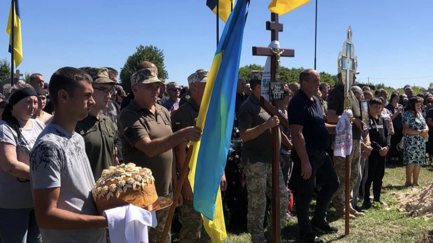 Не встиг створити власну сім’ю: на Волині попрощались з 20-річним Героєм Андрієм Рабенком