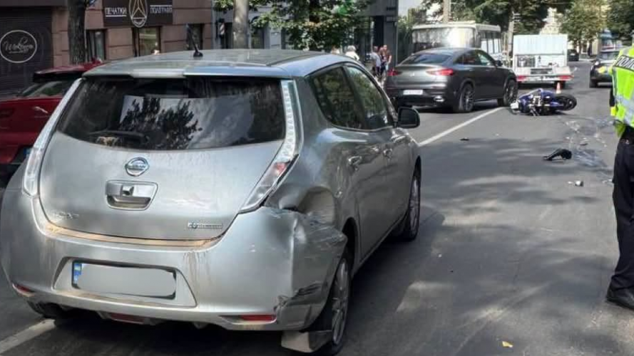 Мотоцикліст у Луцьку зіткнувся одразу з двома автомобілями: деталі ДТП