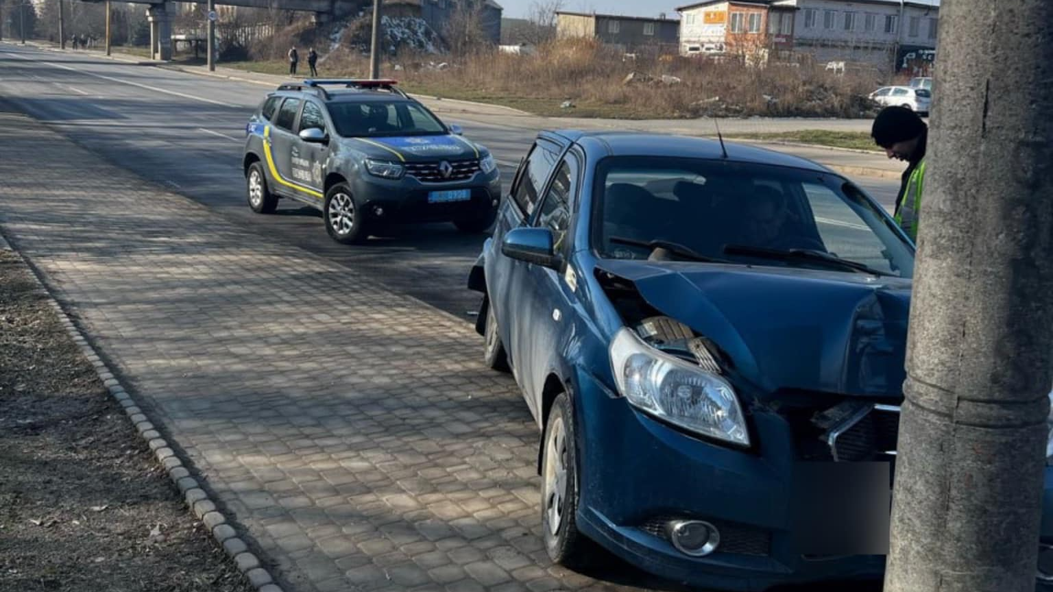 ДТП у Луцьку: після зіткнення ЗАЗ врізався в електроопору