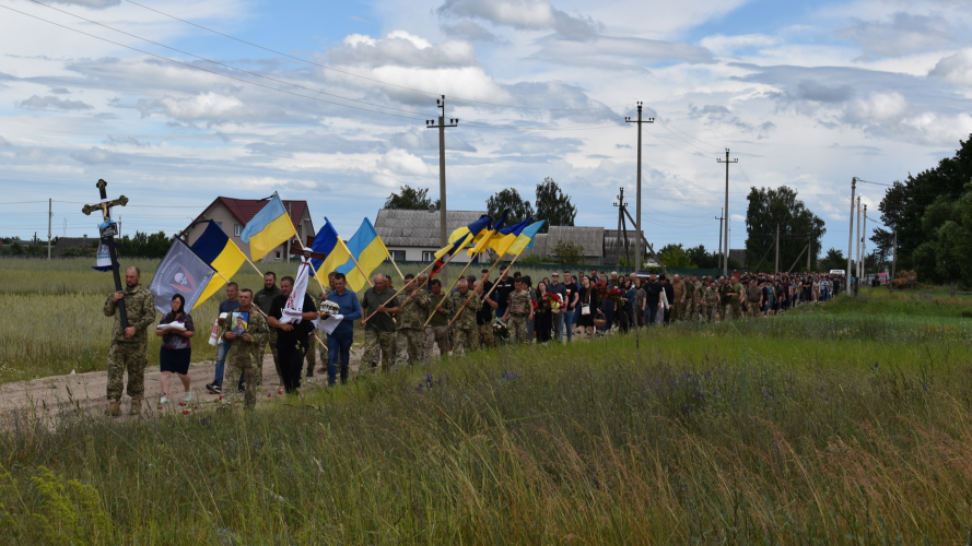 Навіки 22: на Волині усе село вийшло провести у вічність молодого Героя Артема Оласюка