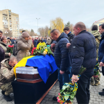 Мріяв одружитися зі своєю коханою: на Волині сотні людей прийшли попрощатися з 33 річним Героєм Андрієм Карацаєм