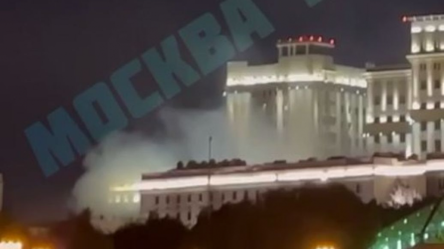 У Москві горить і димить будівля Міноборони Росії. Відео