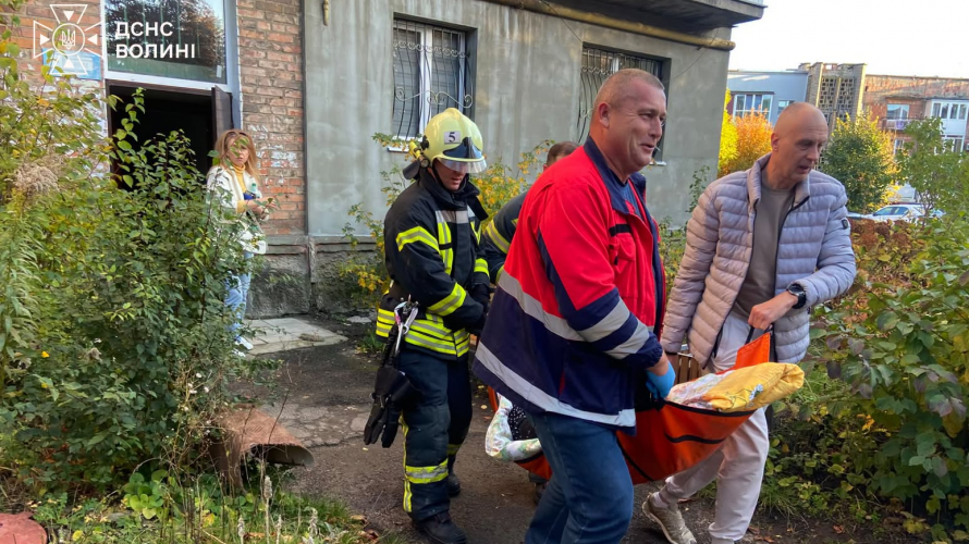 Не могли відчинити двері та потребували медичної допомоги: на Волині рятували двох літніх жінок