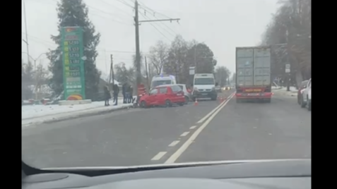 Ранкова аварія у Луцьку: є потерпілі. Відео
