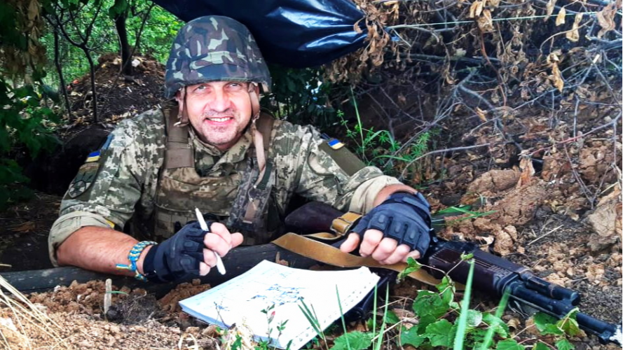Український військовий на передовій малює комікси про побратимів