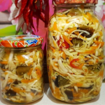 Баклажани кубиками з капустою на зиму: простий рецепт салату
