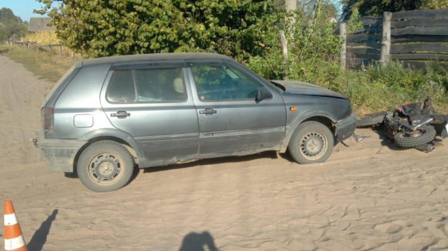 У селі на Волині автомобіль зіткнувся з мотоциклом: неповнолітній мотоцикліст потрапив до лікарні