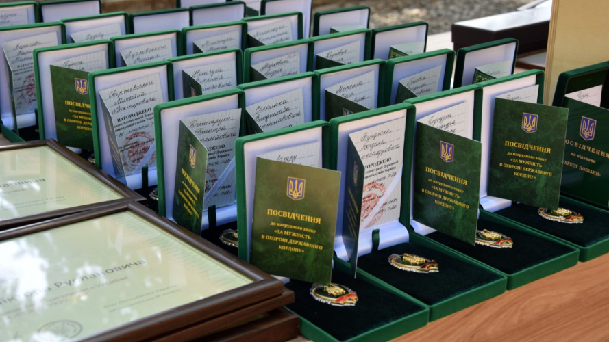 На Волині прикордонникам бойового підрозділу вручили нагороди та відкрили меморіал загиблим бійцям