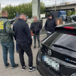 На Волині директор підприємства за 15 тисяч доларів збирався переправити ухилянта за кордон