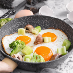 Рослинна олія все псує: як смачніше приготувати яєчню на сковороді