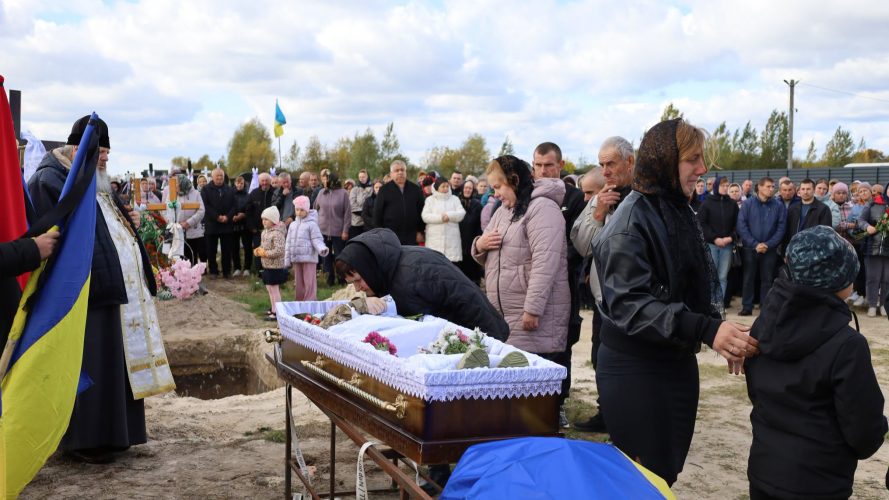 «Йому назавжди 30»: на Волині попрощалися з Героєм Романом Пилипчуком