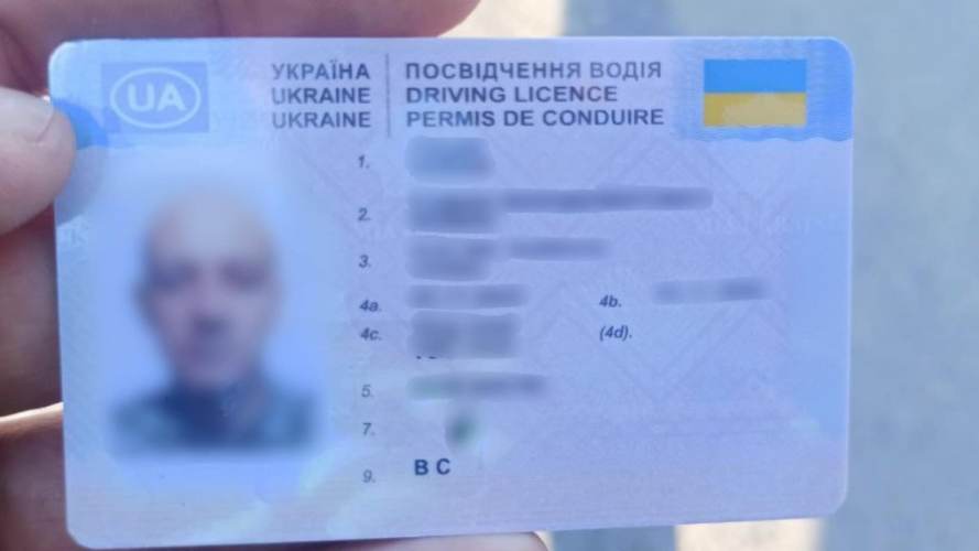 Порушував ПДР і їздив з підробленими документами: на Волині впіймали горе-водія