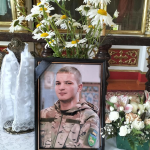 Весільний коровай розділили на цвинтарі: Герою з Волині навіки 23 роки