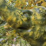 Таємниця слоника у Луцьку: хто і навіщо постійно його фарбує?