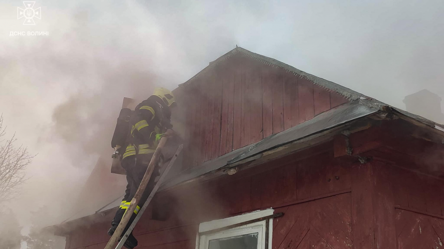 На Волині горіли будинок і господарська споруда