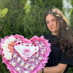 Юна майстриня з Волині створює унікальні букети з солодощів і м’яса